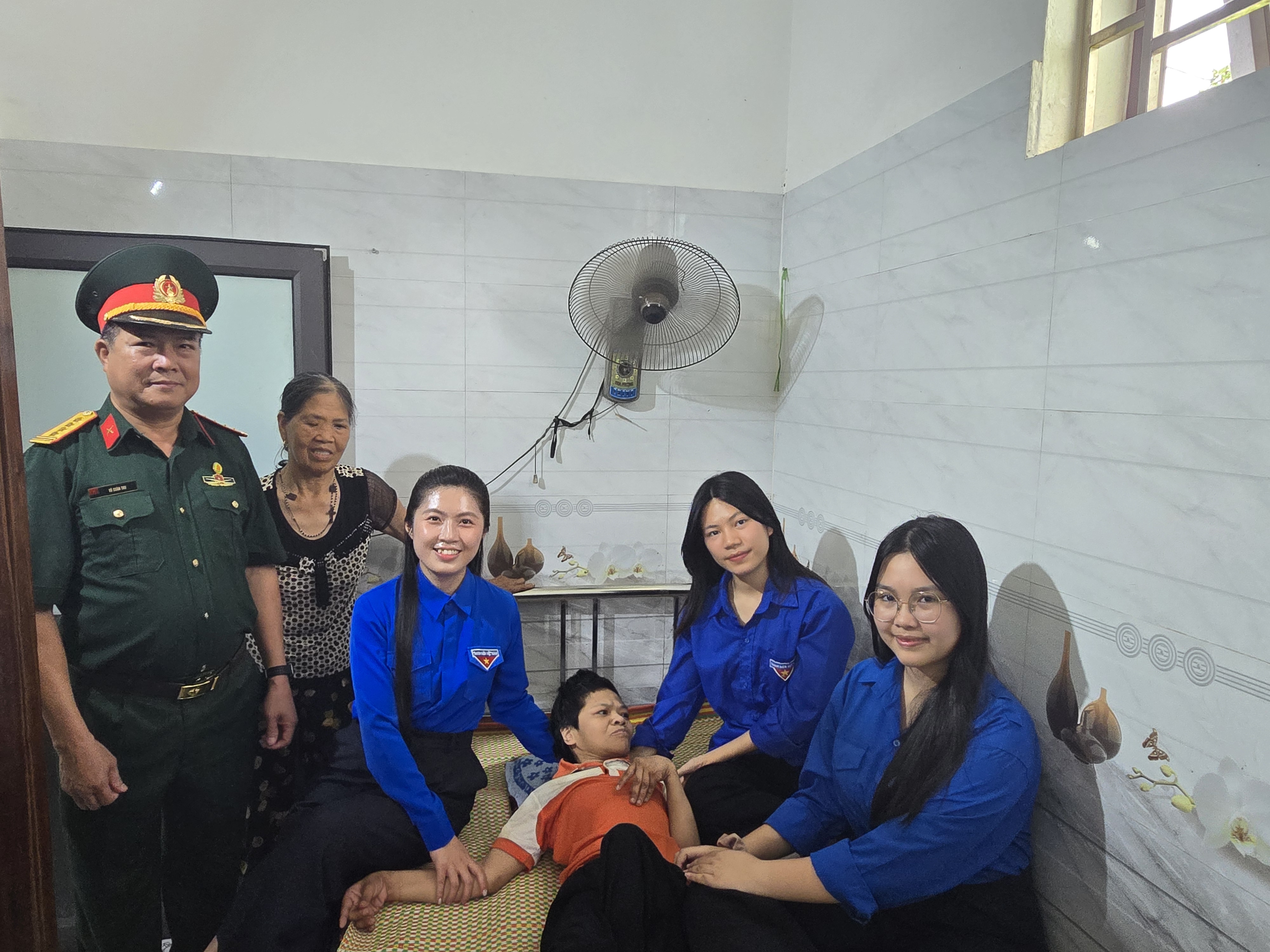 Từ âm nhạc đến yêu thương: Trao tặng giường bệnh cho nạn nhân chất độc da cam/dioxin